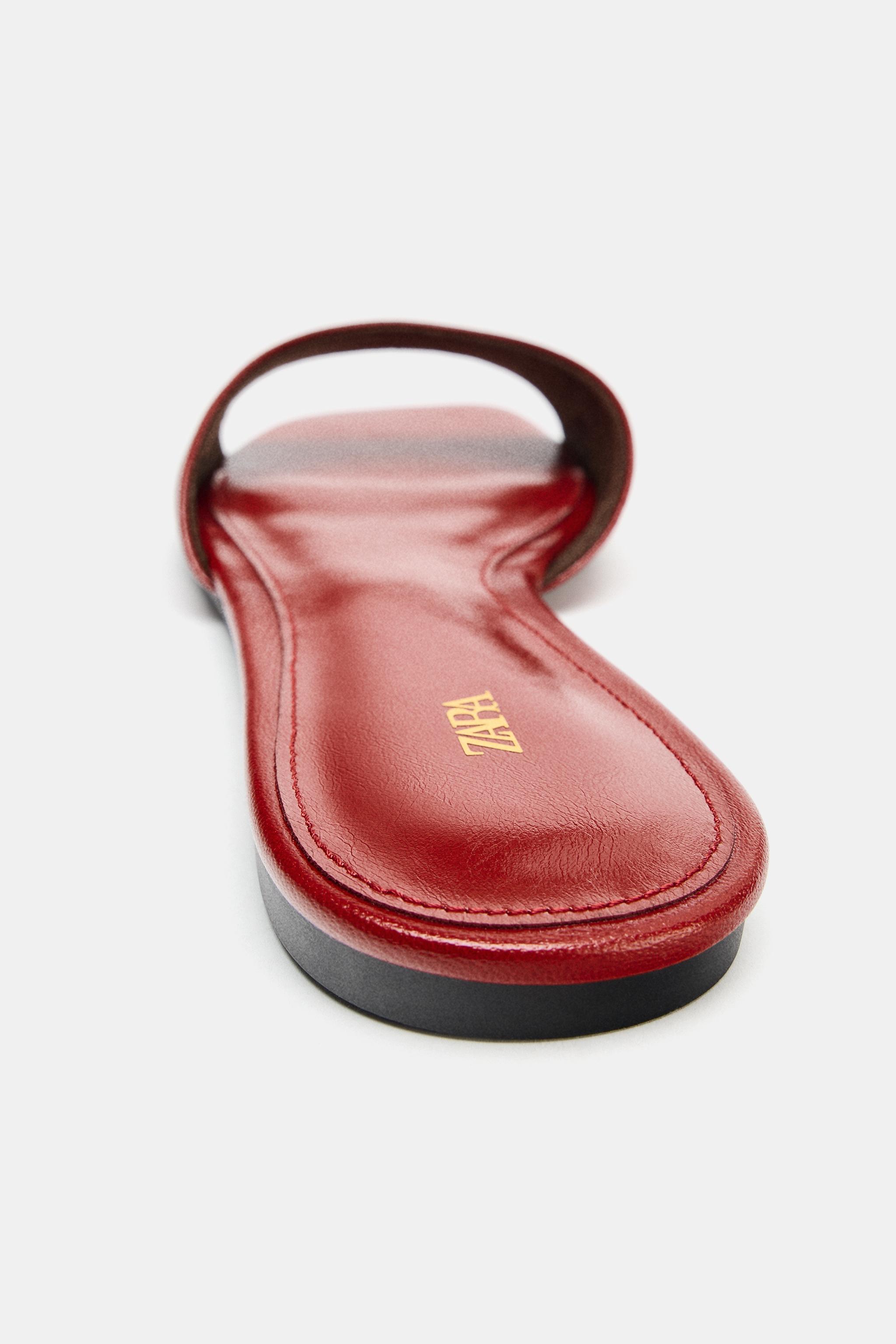 FLAT LEATHER SANDALS